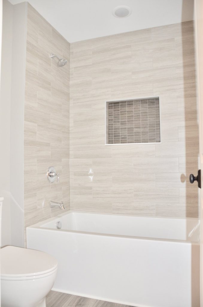 The Stratford II Full Bathroom with Tub-Shower Combo, Tile Surround, Built-In Niche & Neutral Finishes
